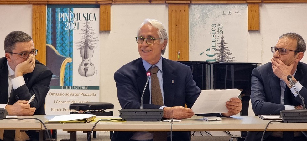 La Giunta alla gogna per l’Ice Rink di Pinè, tutto quello che non torna nella ricostruzione di Fugatti